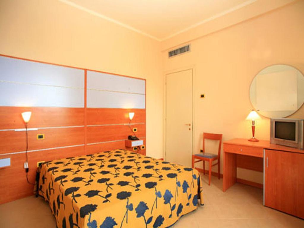 Hotel Crystal Palace Монтекатини-Терме Номер фото