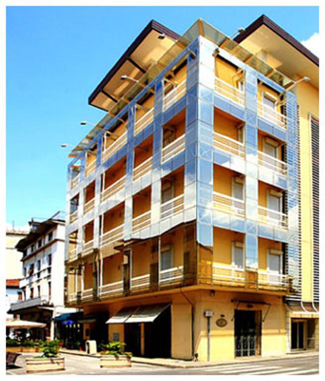 Hotel Crystal Palace Монтекатини-Терме Экстерьер фото